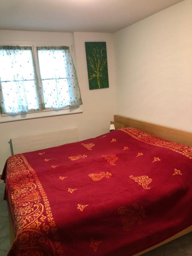 Mona'S Sleep & Go Bed and Breakfast Buren  Eksteriør billede