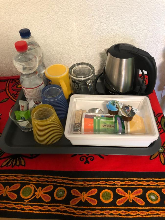Mona'S Sleep & Go Bed and Breakfast Buren  Eksteriør billede