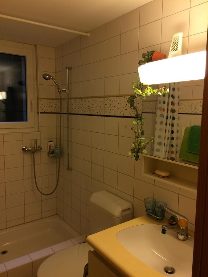 Mona'S Sleep & Go Bed and Breakfast Buren  Eksteriør billede