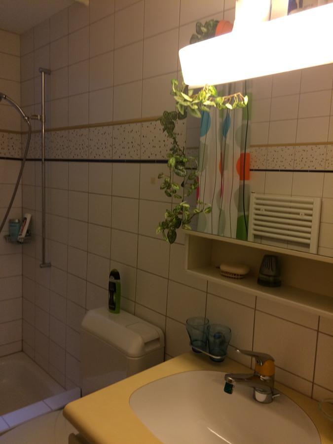 Mona'S Sleep & Go Bed and Breakfast Buren  Eksteriør billede