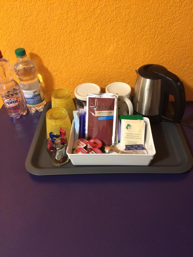 Mona'S Sleep & Go Bed and Breakfast Buren  Eksteriør billede