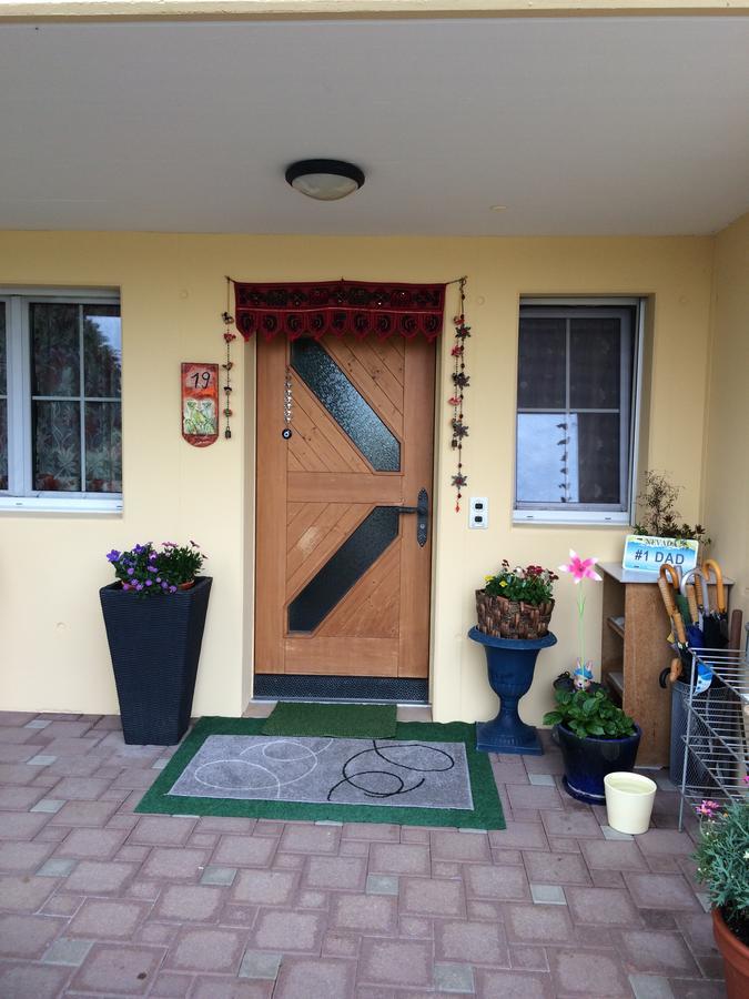 Mona'S Sleep & Go Bed and Breakfast Buren  Eksteriør billede