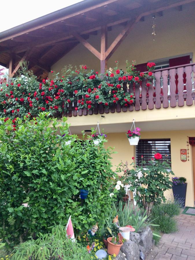Mona'S Sleep & Go Bed and Breakfast Buren  Eksteriør billede